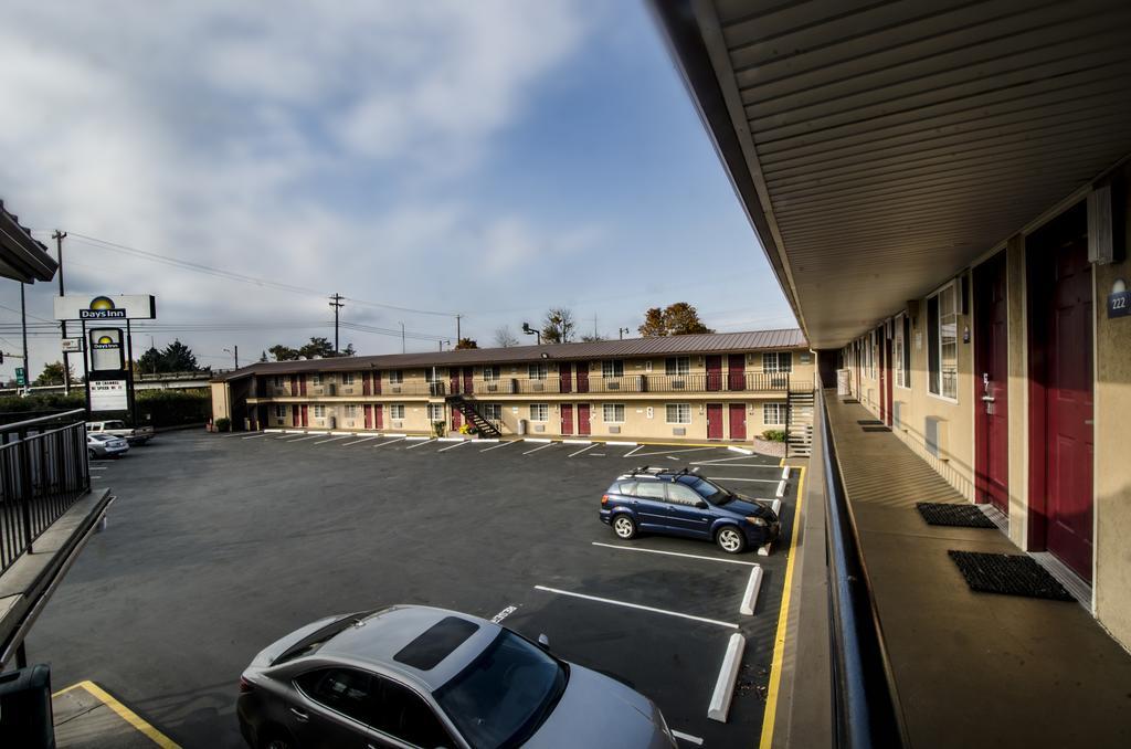 Days Inn By Wyndham Portland Central Εξωτερικό φωτογραφία