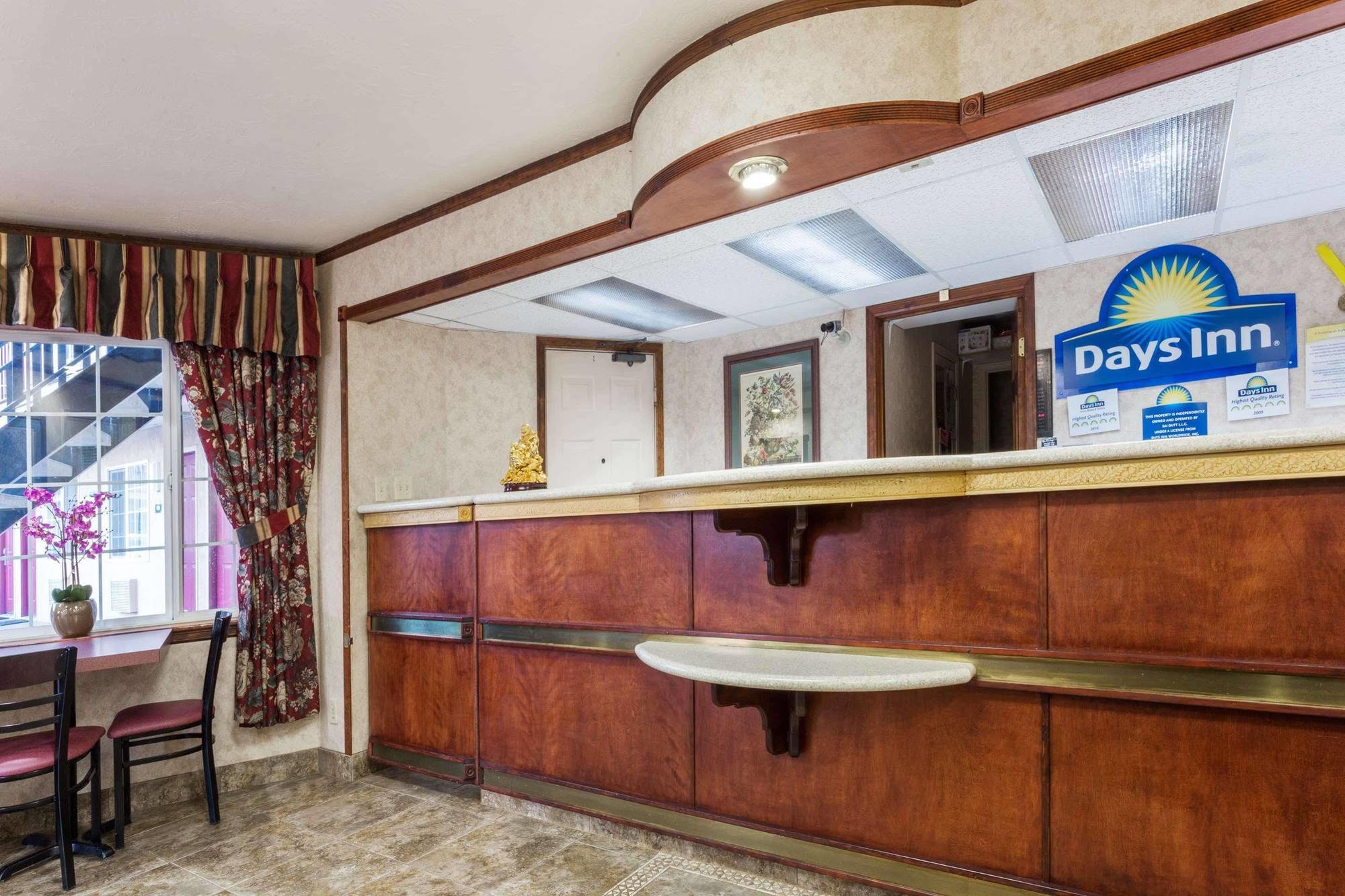 Days Inn By Wyndham Portland Central Εξωτερικό φωτογραφία