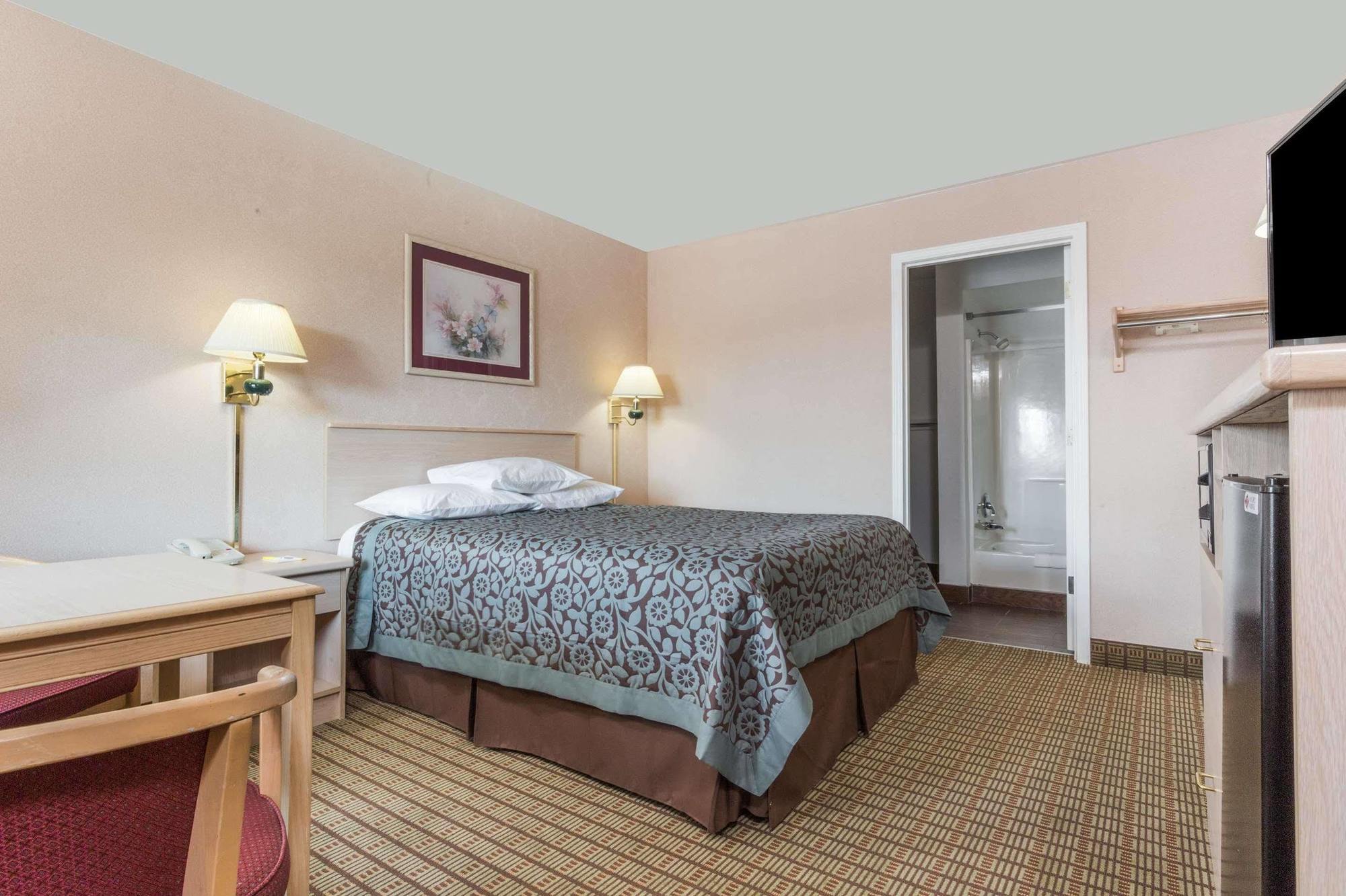 Days Inn By Wyndham Portland Central Εξωτερικό φωτογραφία