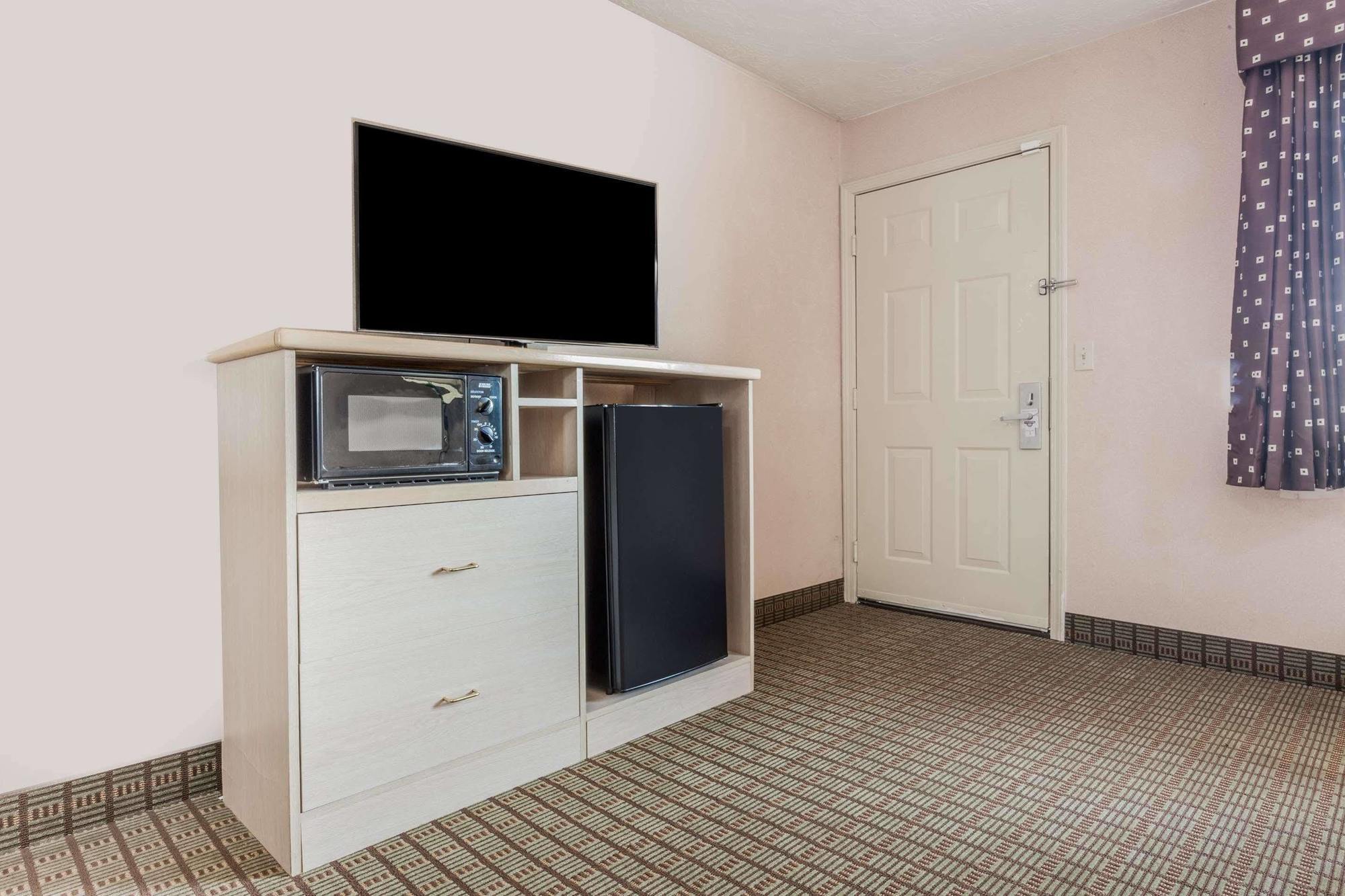 Days Inn By Wyndham Portland Central Εξωτερικό φωτογραφία