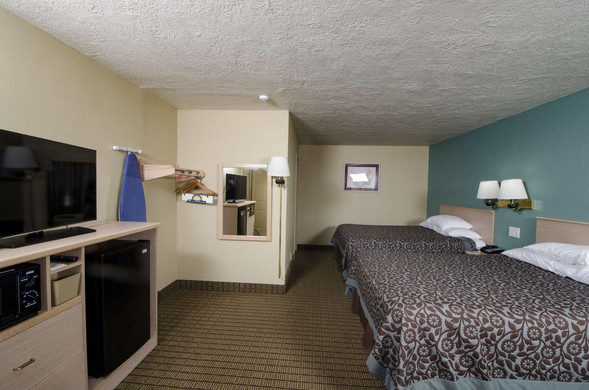 Days Inn By Wyndham Portland Central Εξωτερικό φωτογραφία